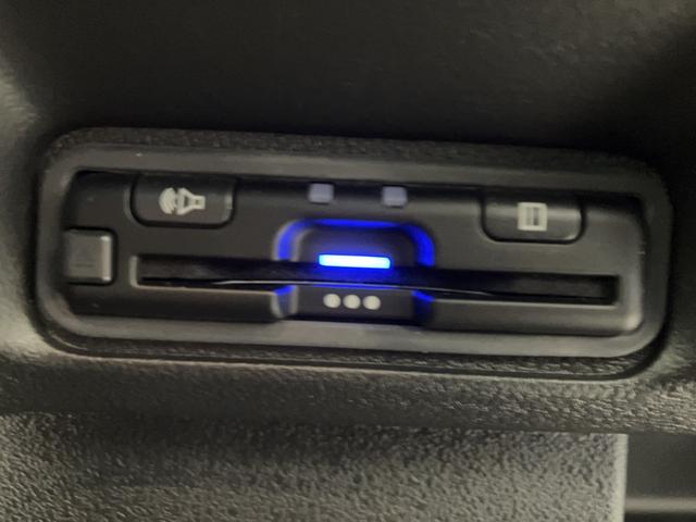 Ｎ－ＢＯＸカスタム ターボ　フロアマット　８インチ純正ナビ　ＥＴＣ　シートヒーター　フルＬＥＤヘッドライト　両側パワスラ　７インチＴＦＴ液晶メーター　オートパーキングブレーキ　パドルシフト　充電用ＵＳＢ　３６０°ＵＶ・ＩＲカット（13枚目）