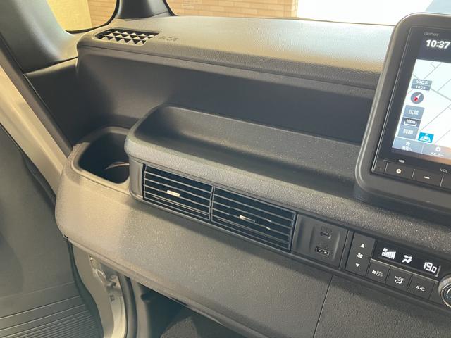 Ｎ－ＢＯＸカスタム ターボ　フロアマット　８インチ純正ナビ　ＥＴＣ　シートヒーター　フルＬＥＤヘッドライト　両側パワスラ　７インチＴＦＴ液晶メーター　オートパーキングブレーキ　パドルシフト　充電用ＵＳＢ　３６０°ＵＶ・ＩＲカット（31枚目）