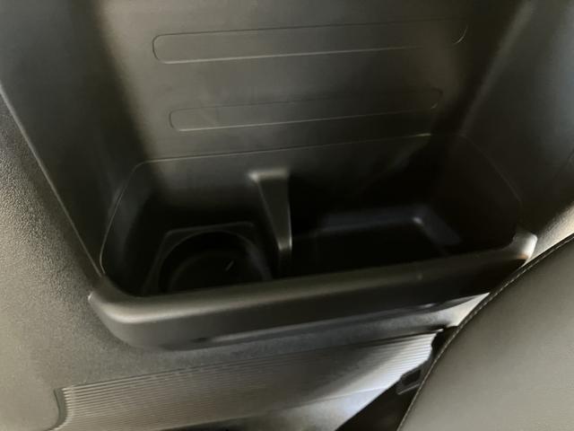 Ｎ－ＢＯＸカスタム ターボ　フロアマット　８インチ純正ナビ　ＥＴＣ　シートヒーター　フルＬＥＤヘッドライト　両側パワスラ　７インチＴＦＴ液晶メーター　オートパーキングブレーキ　パドルシフト　充電用ＵＳＢ　３６０°ＵＶ・ＩＲカット（37枚目）