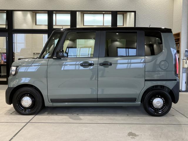 Ｎ－ＢＯＸジョイ ベースグレード　フロアマット　８インチ純正ナビ　ＥＴＣ　シートヒーター　運転支援　フルＬＥＤヘッド　両側パワスラ　７インチ液晶メーター　ＵＳＢ　３６０°ＵＶ・ＩＲカットガラス　チエック柄撥水ファブリック　２トーン（4枚目）