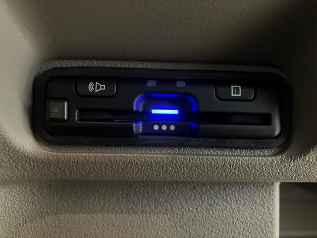 Ｎ－ＢＯＸジョイ ベースグレード　フロアマット　８インチ純正ナビ　ＥＴＣ　シートヒーター　運転支援　フルＬＥＤヘッド　両側パワスラ　７インチ液晶メーター　ＵＳＢ　３６０°ＵＶ・ＩＲカットガラス　チエック柄撥水ファブリック　２トーン（22枚目）