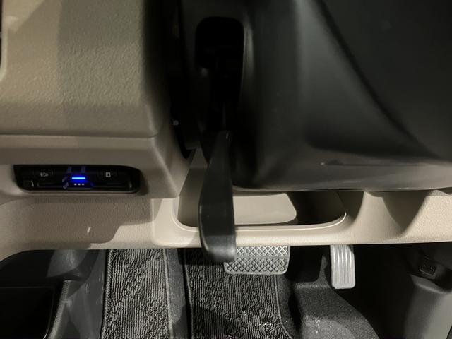 Ｎ－ＢＯＸジョイ ベースグレード　フロアマット　８インチ純正ナビ　ＥＴＣ　シートヒーター　運転支援　フルＬＥＤヘッド　両側パワスラ　７インチ液晶メーター　ＵＳＢ　３６０°ＵＶ・ＩＲカットガラス　チエック柄撥水ファブリック　２トーン（27枚目）