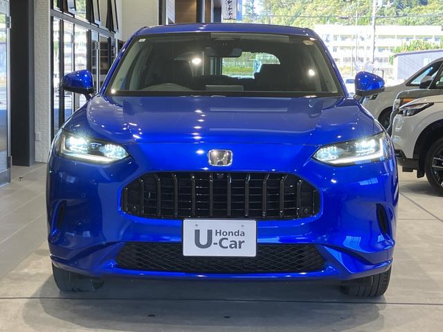 ＺＲ－Ｖ ｅ：ＨＥＶ　Ｚ　ＢＳＩ・後退出庫サポートレス　フロアマット　ＥＴＣ２．０　全周囲カメラ　ワイヤレス充電　ホンダコネクトディスプレー　１０．２インチデジタルメーター　シートヒーター　ＢＯＳＥサウンドシステム　パワーテールゲート　本革シート（3枚目）