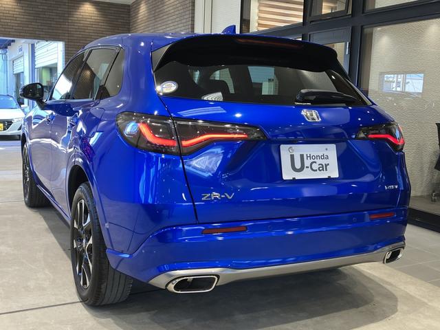 ＺＲ－Ｖ ｅ：ＨＥＶ　Ｚ　ＢＳＩ・後退出庫サポートレス　フロアマット　ＥＴＣ２．０　全周囲カメラ　ワイヤレス充電　ホンダコネクトディスプレー　１０．２インチデジタルメーター　シートヒーター　ＢＯＳＥサウンドシステム　パワーテールゲート　本革シート（5枚目）