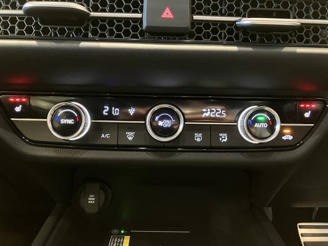 ＺＲ－Ｖ ｅ：ＨＥＶ　Ｚ　ＢＳＩ・後退出庫サポートレス　フロアマット　ＥＴＣ２．０　全周囲カメラ　ワイヤレス充電　ホンダコネクトディスプレー　１０．２インチデジタルメーター　シートヒーター　ＢＯＳＥサウンドシステム　パワーテールゲート　本革シート（12枚目）