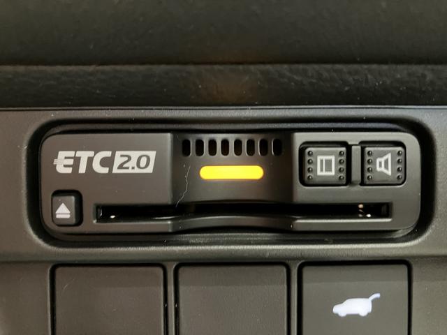 ＺＲ－Ｖ ｅ：ＨＥＶ　Ｚ　ＢＳＩ・後退出庫サポートレス　フロアマット　ＥＴＣ２．０　全周囲カメラ　ワイヤレス充電　ホンダコネクトディスプレー　１０．２インチデジタルメーター　シートヒーター　ＢＯＳＥサウンドシステム　パワーテールゲート　本革シート（13枚目）