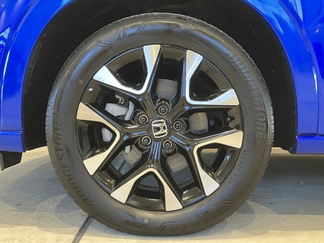 ＺＲ－Ｖ ｅ：ＨＥＶ　Ｚ　ＢＳＩ・後退出庫サポートレス　フロアマット　ＥＴＣ２．０　全周囲カメラ　ワイヤレス充電　ホンダコネクトディスプレー　１０．２インチデジタルメーター　シートヒーター　ＢＯＳＥサウンドシステム　パワーテールゲート　本革シート（15枚目）