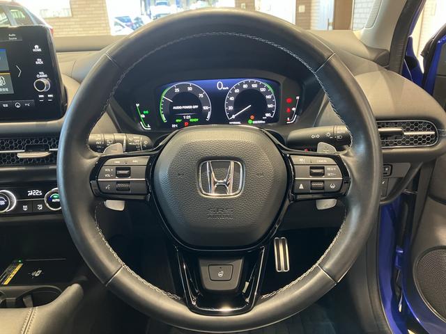ＺＲ－Ｖ ｅ：ＨＥＶ　Ｚ　ＢＳＩ・後退出庫サポートレス　フロアマット　ＥＴＣ２．０　全周囲カメラ　ワイヤレス充電　ホンダコネクトディスプレー　１０．２インチデジタルメーター　シートヒーター　ＢＯＳＥサウンドシステム　パワーテールゲート　本革シート（21枚目）