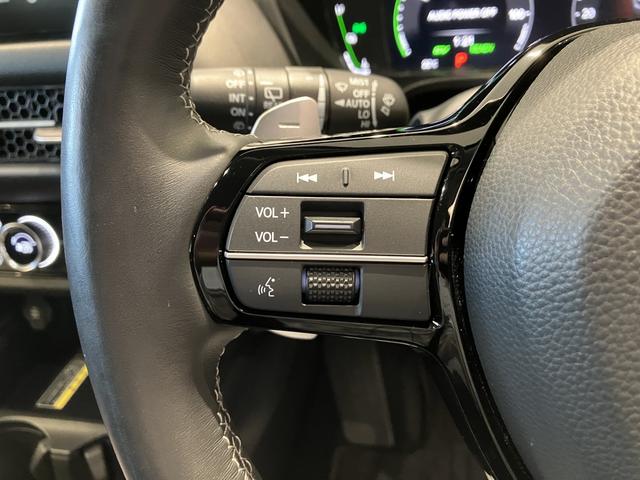 ＺＲ－Ｖ ｅ：ＨＥＶ　Ｚ　ＢＳＩ・後退出庫サポートレス　フロアマット　ＥＴＣ２．０　全周囲カメラ　ワイヤレス充電　ホンダコネクトディスプレー　１０．２インチデジタルメーター　シートヒーター　ＢＯＳＥサウンドシステム　パワーテールゲート　本革シート（22枚目）