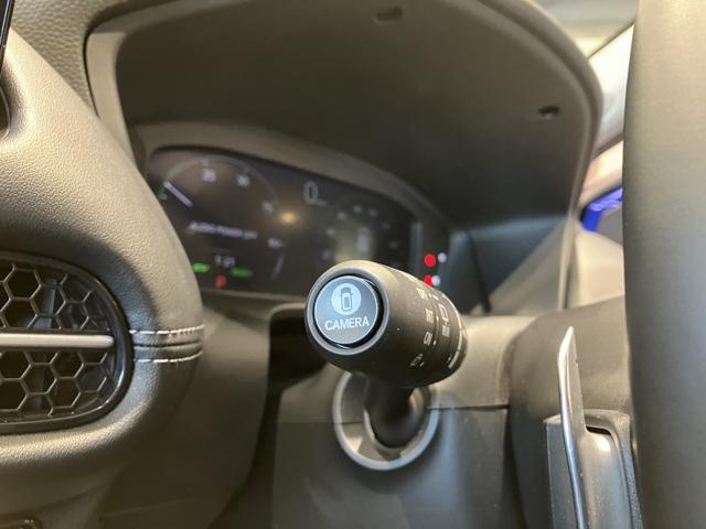 ＺＲ－Ｖ ｅ：ＨＥＶ　Ｚ　ＢＳＩ・後退出庫サポートレス　フロアマット　ＥＴＣ２．０　全周囲カメラ　ワイヤレス充電　ホンダコネクトディスプレー　１０．２インチデジタルメーター　シートヒーター　ＢＯＳＥサウンドシステム　パワーテールゲート　本革シート（24枚目）
