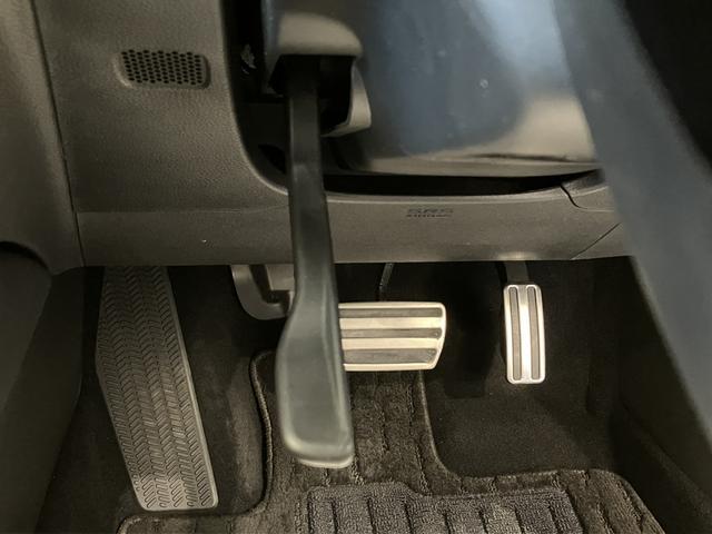 ＺＲ－Ｖ ｅ：ＨＥＶ　Ｚ　ＢＳＩ・後退出庫サポートレス　フロアマット　ＥＴＣ２．０　全周囲カメラ　ワイヤレス充電　ホンダコネクトディスプレー　１０．２インチデジタルメーター　シートヒーター　ＢＯＳＥサウンドシステム　パワーテールゲート　本革シート（25枚目）