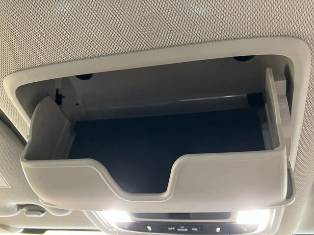 ＺＲ－Ｖ ｅ：ＨＥＶ　Ｚ　ＢＳＩ・後退出庫サポートレス　フロアマット　ＥＴＣ２．０　全周囲カメラ　ワイヤレス充電　ホンダコネクトディスプレー　１０．２インチデジタルメーター　シートヒーター　ＢＯＳＥサウンドシステム　パワーテールゲート　本革シート（32枚目）