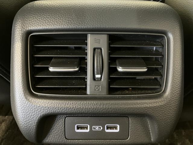 ＺＲ－Ｖ ｅ：ＨＥＶ　Ｚ　ＢＳＩ・後退出庫サポートレス　フロアマット　ＥＴＣ２．０　全周囲カメラ　ワイヤレス充電　ホンダコネクトディスプレー　１０．２インチデジタルメーター　シートヒーター　ＢＯＳＥサウンドシステム　パワーテールゲート　本革シート（36枚目）