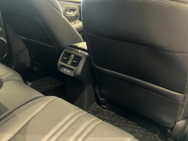 ＺＲ－Ｖ ｅ：ＨＥＶ　Ｚ　ＢＳＩ・後退出庫サポートレス　フロアマット　ＥＴＣ２．０　全周囲カメラ　ワイヤレス充電　ホンダコネクトディスプレー　１０．２インチデジタルメーター　シートヒーター　ＢＯＳＥサウンドシステム　パワーテールゲート　本革シート（42枚目）