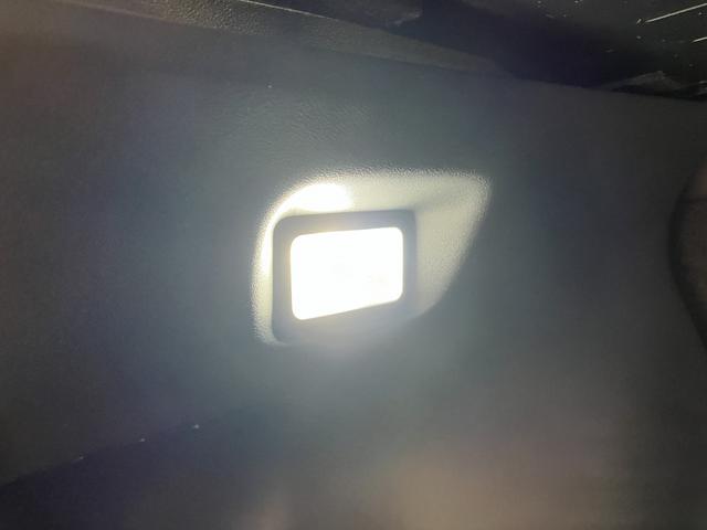 ＺＲ－Ｖ ｅ：ＨＥＶ　Ｚ　ＢＳＩ・後退出庫サポートレス　フロアマット　ＥＴＣ２．０　全周囲カメラ　ワイヤレス充電　ホンダコネクトディスプレー　１０．２インチデジタルメーター　シートヒーター　ＢＯＳＥサウンドシステム　パワーテールゲート　本革シート（48枚目）