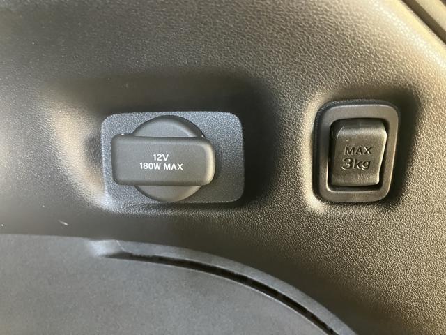 ＺＲ－Ｖ ｅ：ＨＥＶ　Ｚ　ＢＳＩ・後退出庫サポートレス　フロアマット　ＥＴＣ２．０　全周囲カメラ　ワイヤレス充電　ホンダコネクトディスプレー　１０．２インチデジタルメーター　シートヒーター　ＢＯＳＥサウンドシステム　パワーテールゲート　本革シート（49枚目）