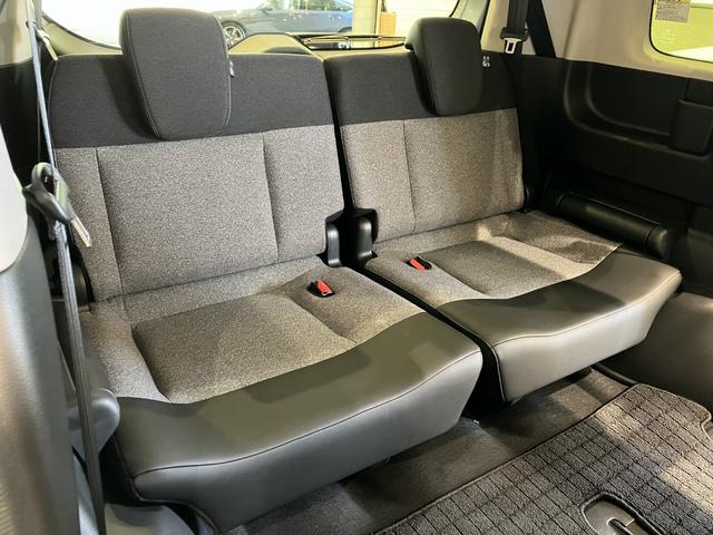 フリード エアー EX フロアマット 9インチ純正ナビ ETC ドラレコ シートヒーター 両側パワスラ ブラインドスポットモニター リアクーラー 本革巻ステアリングホイール 360°スーパーUV・IRカット レンタカー登録(9枚目)