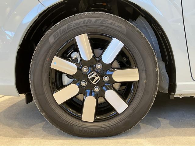 フリード エアー EX フロアマット 9インチ純正ナビ ETC ドラレコ シートヒーター 両側パワスラ ブラインドスポットモニター リアクーラー 本革巻ステアリングホイール 360°スーパーUV・IRカット レンタカー登録(15枚目)