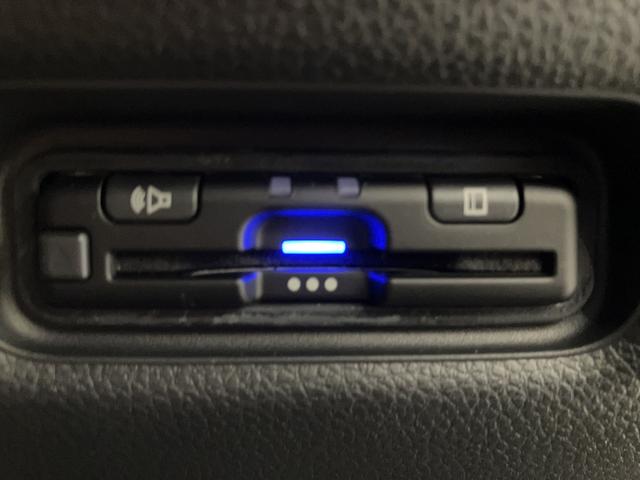 フリード エアー EX フロアマット 9インチ純正ナビ ETC ドラレコ シートヒーター 両側パワスラ ブラインドスポットモニター リアクーラー 本革巻ステアリングホイール 360°スーパーUV・IRカット レンタカー登録(22枚目)