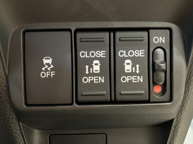 フリード エアー EX フロアマット 9インチ純正ナビ ETC ドラレコ シートヒーター 両側パワスラ ブラインドスポットモニター リアクーラー 本革巻ステアリングホイール 360°スーパーUV・IRカット レンタカー登録(28枚目)