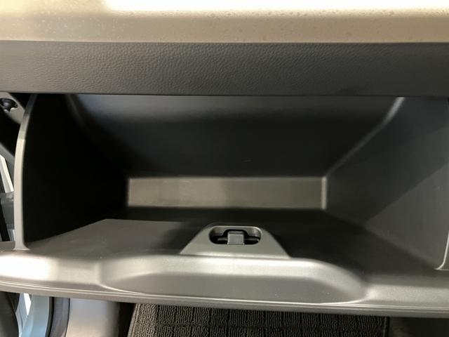 フリード エアー EX フロアマット 9インチ純正ナビ ETC ドラレコ シートヒーター 両側パワスラ ブラインドスポットモニター リアクーラー 本革巻ステアリングホイール 360°スーパーUV・IRカット レンタカー登録(32枚目)