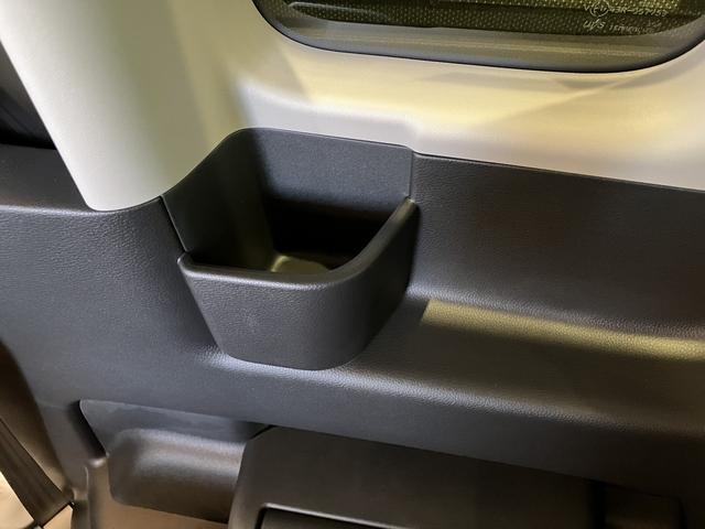 フリード エアー EX フロアマット 9インチ純正ナビ ETC ドラレコ シートヒーター 両側パワスラ ブラインドスポットモニター リアクーラー 本革巻ステアリングホイール 360°スーパーUV・IRカット レンタカー登録(36枚目)