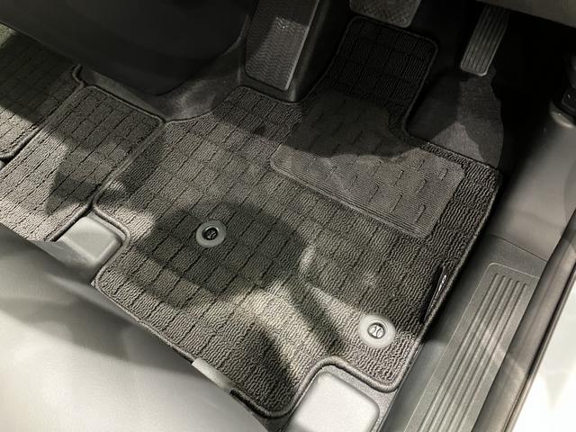 フリード エアー EX フロアマット 9インチ純正ナビ ETC ドラレコ シートヒーター 両側パワスラ ブラインドスポットモニター リアクーラー 本革巻ステアリングホイール 360°スーパーUV・IRカット レンタカー登録(39枚目)