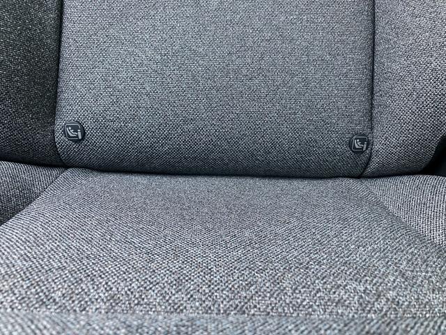 フリード エアー EX フロアマット 9インチ純正ナビ ETC ドラレコ シートヒーター 両側パワスラ ブラインドスポットモニター リアクーラー 本革巻ステアリングホイール 360°スーパーUV・IRカット レンタカー登録(40枚目)