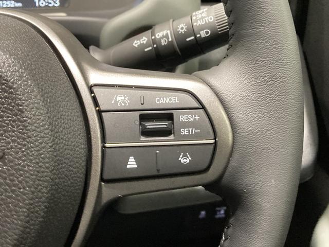 フリード ｅ：ＨＥＶクロスター　フロアマット　９インチ純正ナビ　ＥＴＣ　シートヒーター　ＬＥＤヘッドライト　ブラインドスポットモニター　両側パワスラ　本革巻ステアリングホイール　３６０°スーパーＵＶ・ＩＲカット　１５インチＡＷ（27枚目）