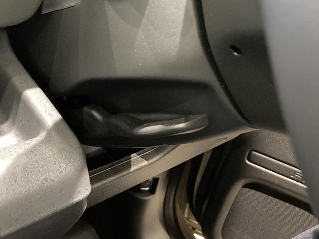 フリード ｅ：ＨＥＶクロスター　フロアマット　９インチ純正ナビ　ＥＴＣ　シートヒーター　ＬＥＤヘッドライト　ブラインドスポットモニター　両側パワスラ　本革巻ステアリングホイール　３６０°スーパーＵＶ・ＩＲカット　１５インチＡＷ（28枚目）