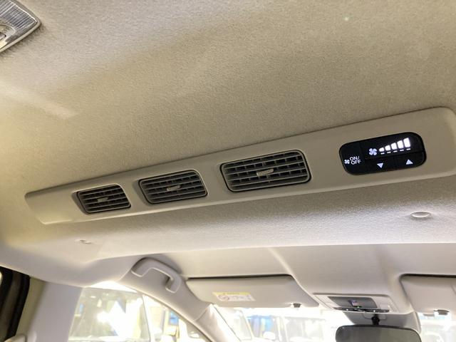 フリード ｅ：ＨＥＶクロスター　フロアマット　９インチ純正ナビ　ＥＴＣ　シートヒーター　ＬＥＤヘッドライト　ブラインドスポットモニター　両側パワスラ　本革巻ステアリングホイール　３６０°スーパーＵＶ・ＩＲカット　１５インチＡＷ（39枚目）