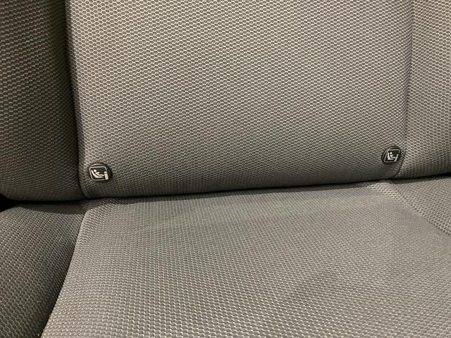 フリード ｅ：ＨＥＶクロスター　フロアマット　９インチ純正ナビ　ＥＴＣ　シートヒーター　ＬＥＤヘッドライト　ブラインドスポットモニター　両側パワスラ　本革巻ステアリングホイール　３６０°スーパーＵＶ・ＩＲカット　１５インチＡＷ（43枚目）