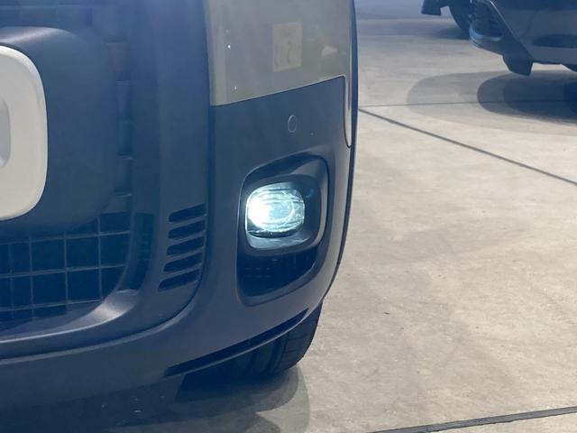 フリード ｅ：ＨＥＶクロスター　フロアマット　９インチ純正ナビ　ＥＴＣ　シートヒーター　ＬＥＤヘッドライト　ブラインドスポットモニター　両側パワスラ　本革巻ステアリングホイール　３６０°スーパーＵＶ・ＩＲカット　１５インチＡＷ（52枚目）