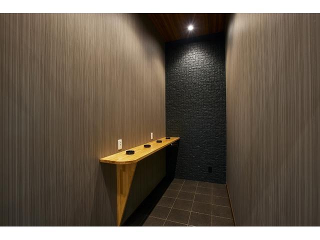 フリード ｅ：ＨＥＶクロスター　フロアマット　９インチ純正ナビ　ＥＴＣ　シートヒーター　ＬＥＤヘッドライト　ブラインドスポットモニター　両側パワスラ　本革巻ステアリングホイール　３６０°スーパーＵＶ・ＩＲカット　１５インチＡＷ（59枚目）