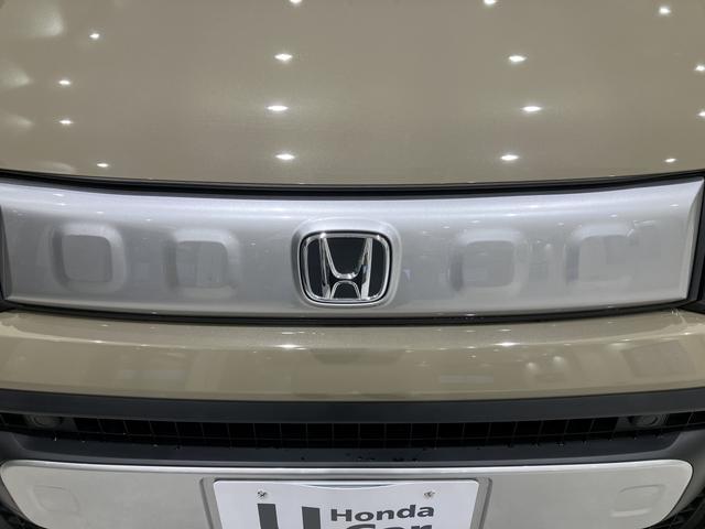 フリード クロスター フロアマット 9インチ純正ナビ ETC シートヒーター LEDヘッドライト ブラインドスポットモニター 両側パワスラ 本革巻ステアリングホイール 360°スーパーUV・IRカット 15インチAW(7枚目)