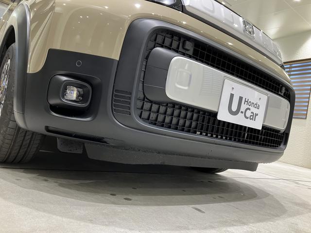 フリード クロスター フロアマット 9インチ純正ナビ ETC シートヒーター LEDヘッドライト ブラインドスポットモニター 両側パワスラ 本革巻ステアリングホイール 360°スーパーUV・IRカット 15インチAW(8枚目)