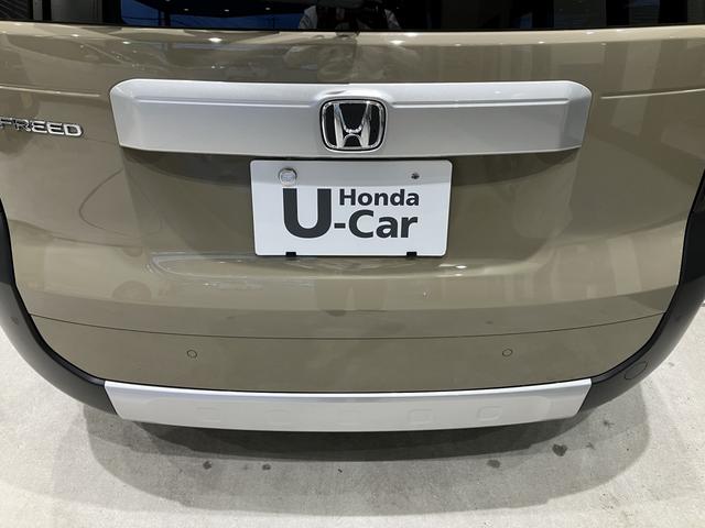 フリード クロスター フロアマット 9インチ純正ナビ ETC シートヒーター LEDヘッドライト ブラインドスポットモニター 両側パワスラ 本革巻ステアリングホイール 360°スーパーUV・IRカット 15インチAW(9枚目)