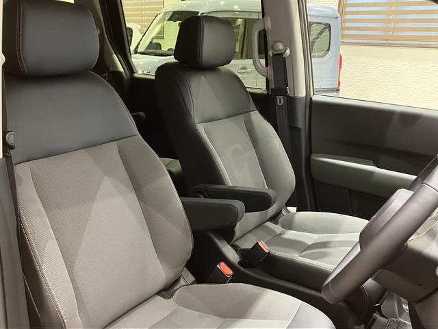 フリード クロスター フロアマット 9インチ純正ナビ ETC シートヒーター LEDヘッドライト ブラインドスポットモニター 両側パワスラ 本革巻ステアリングホイール 360°スーパーUV・IRカット 15インチAW(11枚目)