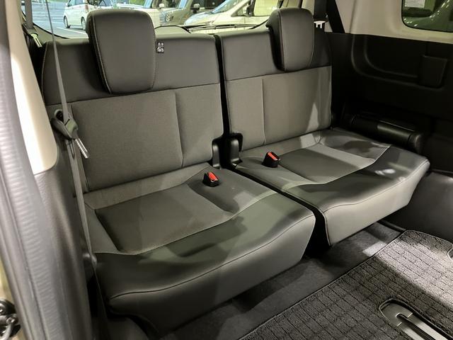 フリード クロスター フロアマット 9インチ純正ナビ ETC シートヒーター LEDヘッドライト ブラインドスポットモニター 両側パワスラ 本革巻ステアリングホイール 360°スーパーUV・IRカット 15インチAW(13枚目)