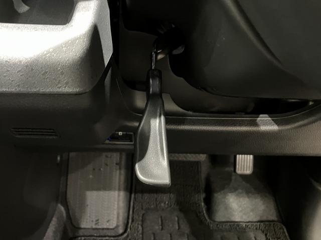 フリード クロスター フロアマット 9インチ純正ナビ ETC シートヒーター LEDヘッドライト ブラインドスポットモニター 両側パワスラ 本革巻ステアリングホイール 360°スーパーUV・IRカット 15インチAW(28枚目)