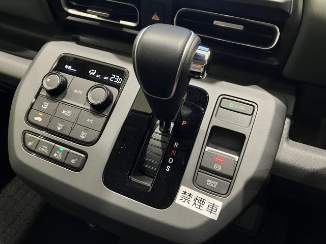 フリード クロスター フロアマット 9インチ純正ナビ ETC シートヒーター LEDヘッドライト ブラインドスポットモニター 両側パワスラ 本革巻ステアリングホイール 360°スーパーUV・IRカット 15インチAW(29枚目)