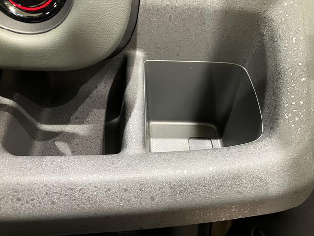 フリード クロスター フロアマット 9インチ純正ナビ ETC シートヒーター LEDヘッドライト ブラインドスポットモニター 両側パワスラ 本革巻ステアリングホイール 360°スーパーUV・IRカット 15インチAW(39枚目)