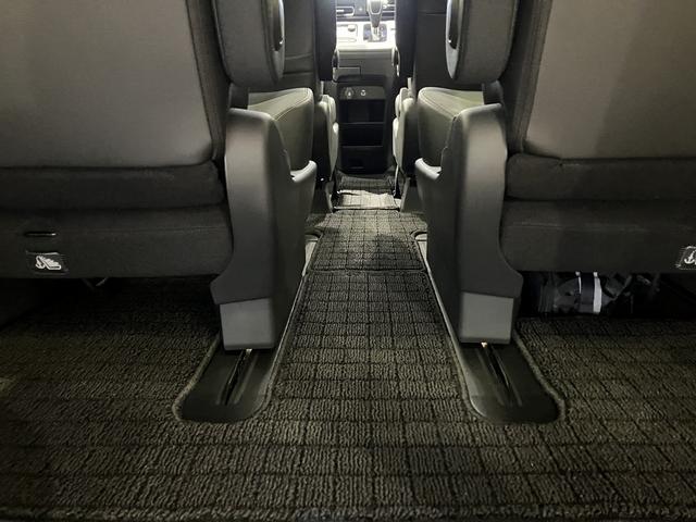 フリード クロスター フロアマット 9インチ純正ナビ ETC シートヒーター LEDヘッドライト ブラインドスポットモニター 両側パワスラ 本革巻ステアリングホイール 360°スーパーUV・IRカット 15インチAW(47枚目)