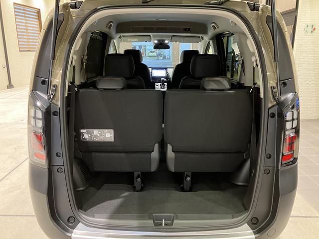 フリード クロスター フロアマット 9インチ純正ナビ ETC シートヒーター LEDヘッドライト ブラインドスポットモニター 両側パワスラ 本革巻ステアリングホイール 360°スーパーUV・IRカット 15インチAW(48枚目)