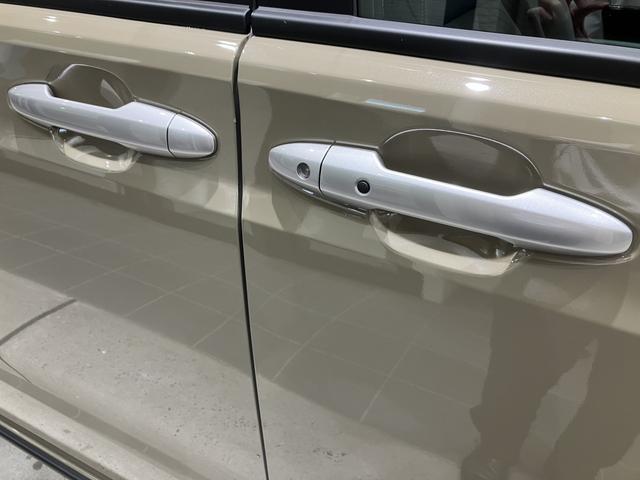 フリード クロスター フロアマット 9インチ純正ナビ ETC シートヒーター LEDヘッドライト ブラインドスポットモニター 両側パワスラ 本革巻ステアリングホイール 360°スーパーUV・IRカット 15インチAW(50枚目)