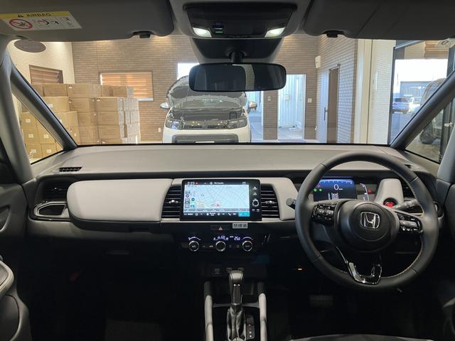 フィット ＲＳ　ＥＴＣ２．０　フロアマット　ＨｏｎｄａＣＯＮＮＥＣＴディスプレー　フルＬＥＤヘッド　電子制御Ｐブレーキ　ＬＥＤルームランプ　ＵＳＢ　本革巻ステアリングホイール　１６インチＡＷ　ＲＳ専用エクステリア（6枚目）