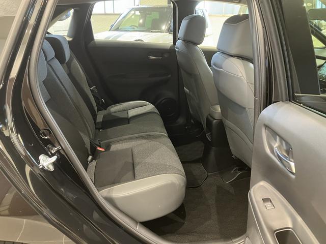 フィット ＲＳ　ＥＴＣ２．０　フロアマット　ＨｏｎｄａＣＯＮＮＥＣＴディスプレー　フルＬＥＤヘッド　電子制御Ｐブレーキ　ＬＥＤルームランプ　ＵＳＢ　本革巻ステアリングホイール　１６インチＡＷ　ＲＳ専用エクステリア（8枚目）