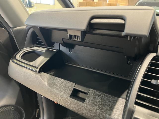 フィット ＲＳ　ＥＴＣ２．０　フロアマット　ＨｏｎｄａＣＯＮＮＥＣＴディスプレー　フルＬＥＤヘッド　電子制御Ｐブレーキ　ＬＥＤルームランプ　ＵＳＢ　本革巻ステアリングホイール　１６インチＡＷ　ＲＳ専用エクステリア（30枚目）