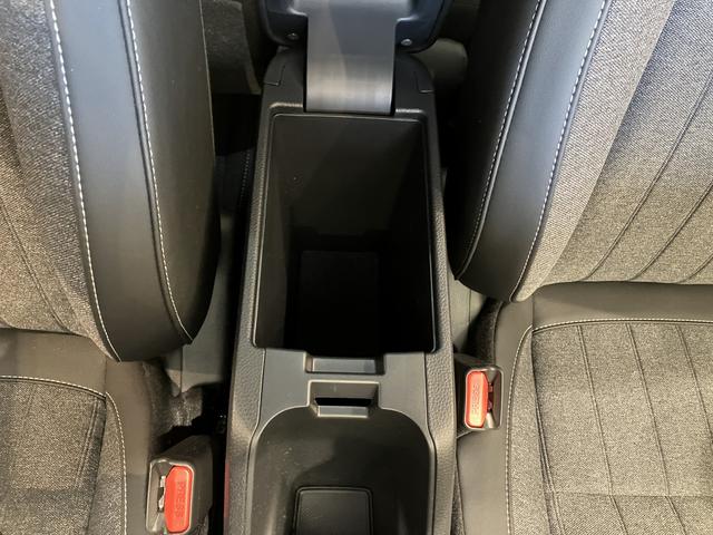 フィット ｅ：ＨＥＶホーム　フロアマット　８インチ純正ナビ　ＥＴＣ　フルＬＥＤヘッドライト　運転支援　電子制御パーキングブレーキ　オートブレーキホールド　ＬＥＤルームランプ　フルオートエアコン　コンビシート　スマートキー（35枚目）