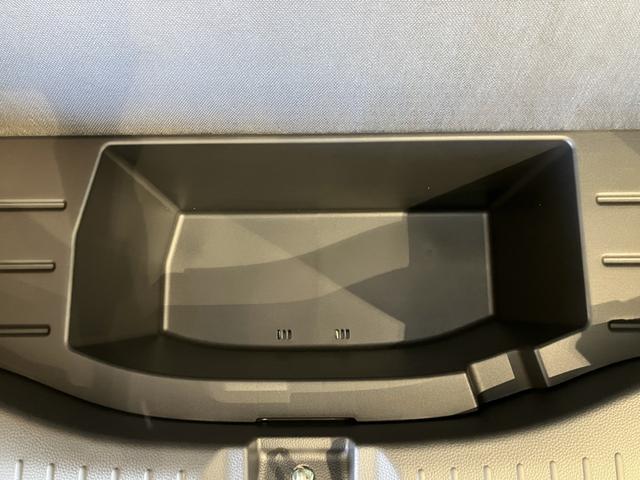 フィット ｅ：ＨＥＶホーム　フロアマット　８インチ純正ナビ　ＥＴＣ　フルＬＥＤヘッドライト　運転支援　電子制御パーキングブレーキ　オートブレーキホールド　ＬＥＤルームランプ　フルオートエアコン　コンビシート　スマートキー（44枚目）